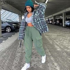 Green Sweatpants Outfit, Cargo Sweatpants Outfit, Movie Date Outfit, Looks Hip Hop, Green Sweatpants, Movie Date, Cargo Sweatpants, Casual Pant, Sweatpants Outfit