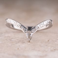 engraved diamond ring V Shape Engagement Ring, Engraved Wedding Band, Engagement Ring Pictures, Unique Wedding Ring, Wedding Band Engraving, Ring Styles, Engraved Wedding, Unique Diamond Rings, Engagement Ring Shapes