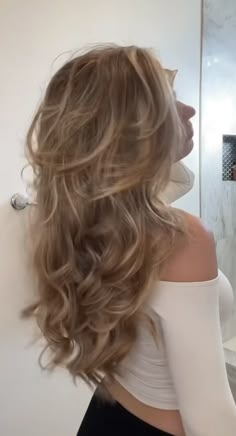 Curly Blowout Hair, Long Blonde Hairstyles With Layers, Blowout Blonde Hair, Haircuts For Women Long Hair, Blonde Blowout, Blow Drying Hair, Perfect Blonde Hair, Teased Hair