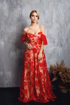 This floral prom dress made from red tulle with velvet roses. Color of lining, made from Armani silk, is beige. This bridesmaid dress has a lace-up corset fits several sizes. The flowy skirt is very light - very comfortable for walking and dancing. Neckline of this evening dress is off the shoulder. It has sleeves on elastic bands. We sew this ball gown according to your individual measurements! You can order it as a wedding dress with a tulle veil. You can also order this formal dress in anothe Off The Shoulder Dress Wedding, Flowy Ball Gown, Boho Formal Dress, Chinese Bridal Dress, Corset Fits, Boho Formal, Flowy Prom Dresses, Boho Prom Dress, Tulle Veil