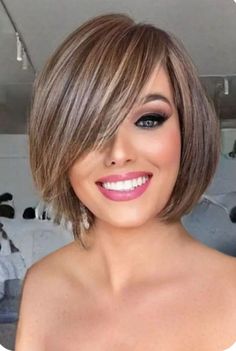 Hair Cuts Oval Face, Simply Hairstyles, Women With Round Faces, Hair Stail, Faces Women, Sleek Short Hair, Haircuts For Round Faces, Flattering Hairstyles, Professional Hair Color