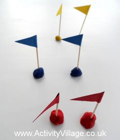 several small flags are placed in the shape of balls and tees on top of each other