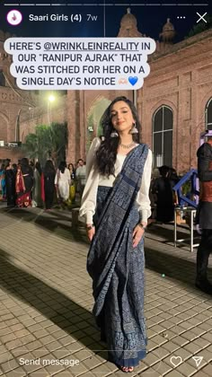 Saree Look For Teachers Day, Kolkata Saree Look, Freshers Party Outfit College Traditional, Fairwell Outfits For Women, Saree For Petite Women, Qawwali Night Outfit, College Fest Outfits Indian, Saree With Sneakers, Teachers Day Outfit Indian