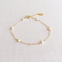 Dainty Pearl Bracelet Pearl Bracelet Gold Pearl Bracelet Bridesmaid Pearl Bracelet, Gold Pearl Bracelet, Pearl Bracelet Gold, Dainty Gold Bracelet, Jewelry Advice, Gold Armband, Ringe Gold, White Bracelets