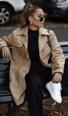 Khaki Jacket Outfit, Trendy Work Outfit, Jacket Outfit Women, Girls Dpz, Classic Outfits, Fall Winter Outfits, Look Chic, Jacket Outfits, New Outfits