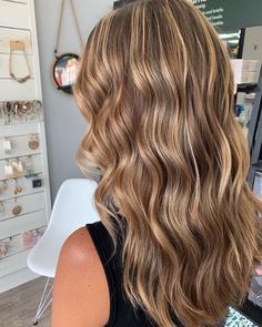 Creamy Ribbon Highlights: el rubio que debes intentar en 2021 Ribbon Highlights, Blonde Light Brown Hair, Light Brunette Hair, Brown Hair Looks, Brown Hair Inspo, Brunette Hair With Highlights