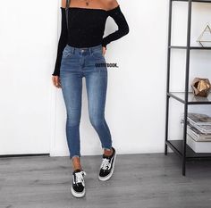 Bem basiquinha bb Houseparty Outfits, Best Jeans For Women, Jeans Outfit Casual, Betty Cooper, Sneakers Outfit, 가을 패션, Outfit Goals