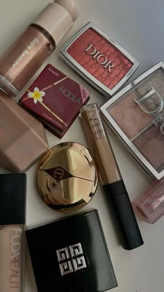 #aesthetic #girl #cleangirl #makeuplover Eye Makeup Pictures, Makeup Eye Looks, Bronzing Powder, Benefit Cosmetics