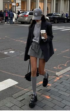 Tennis Skirt Outfit, Loafers Outfit, Autumn Look, Skandinavian Fashion, Chique Outfits, Paris Outfits, Mode Casual, Looks Street Style, Outfits Winter