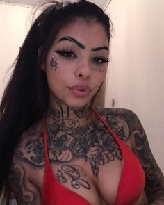 Woman With Tattoos, Face Tattoos For Women, Girl Face Tattoo, Tattoo Back, Neck Tattoos Women, Tattoed Women, Tattoo Girls, Face Tattoos