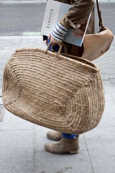 . Wicker Decor, Straw Tote, Wicker Basket, Crochet Bags, 가을 패션, Beautiful Bags