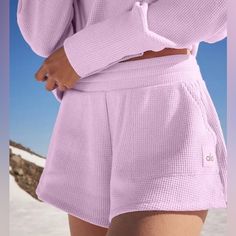 Alo Yoga Thermal Weekend Escape Short - Sugarplum Pink Worn Once, Great Condition Size Xxs Best Shorts, Weekend Escape, Tennis Skirts, Fashion Inspiration Design, Gameday Outfit, Yoga Shorts, Nice Shorts