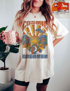 Cotton Tshirt Design, Vintage Tee Aesthetic, Oversized T Shirt Design Ideas, Retro T Shirts Vintage, Retro Tee Shirts, Artsy Graphic Tees, Funky Graphic Tees, 70s T Shirts Vintage Tees, 70s Tshirt Design