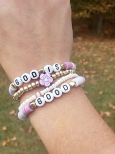 Bible Bracelet S With Beads, Christian Words To Put On Bracelets, God Bracelet Ideas, Christian Beaded Jewelry, Religious Bracelets Diy, Beaded Christian Bracelets, Custom Bracelet Ideas, Christian Bead Bracelet, Jesus Bracelet Ideas