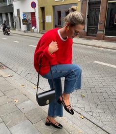 Stile Blair Waldorf, Adrette Outfits, Stile Casual Chic, Fest Outfits, Color Trends Fashion, Paris Mode, Pullover Outfit, Looks Party, Looks Street Style