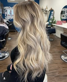 Full Balayage Honey Blonde, Brown To Light Blonde Hair, Boliage Hair Blonde Balayage Long Layered, Balyage Blonde Long Hair, Heavy Blonde Balayage On Brown Hair, Dimensional Blonde With Lowlights Brown, Light Brown Roots Blonde Hair Balayage, Balayage Long Hair Blonde, Hair Bolyoge