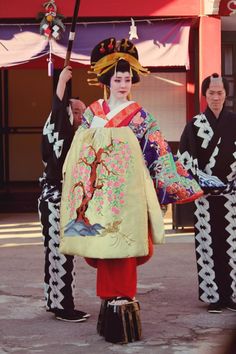 Tayuu Oiran, Pretty Kimono, Pretty Kimonos, Japanese Traditional Clothing, Japanese Warrior, Kimono Design, Traditional Japanese Art