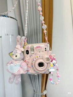 Cute Kawaii Outfits, Instax Mini Camera, Cute Camera, Retro Gadgets, Stationary School, Cute Photography, Pink Girly Things, Pink Vibes, Photo Vintage