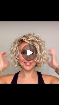 Short Loose Curly Hair, Short Fine Curly Hair, Short Wavy Hair With Layers, Curly Bobs For Older Women, Short Curly Hair With Layers, Short Curly Blonde Hair, Summer Curly Hair, Blonde Curly Bob, Wavy Layered Hair