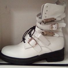 Dkny Razor Size 8, New, Never Worn. Catwalk Shoes Deichmann, Dkny Shoes, Combat Boot, Moto Boots, White Silver, Combat Boots, Women Shoes, Boots, Outfit Inspo