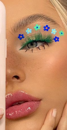 No Eyeliner Makeup, Neon Blue, Neon Colors, Makeup Trends, Neon Pink