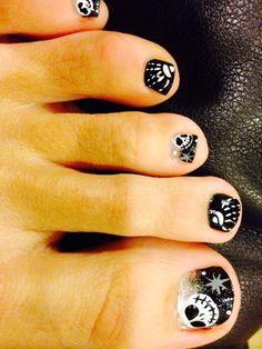 Halloween pedi - Jack Skellington Jack Skellington Makeup, Skellington Makeup, Pedi Ideas, Idea Nail, Pedicure Ideas, Halloween Nail, Jack Skellington, Halloween Nails