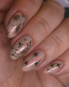 Gold Snowflake Nails, Makeup Moodboard, Christmas Present Nails, Snow Nails, Christmas Nail Ideas, Santa Nails, Candy Cane Nails, Elegant Nail Designs