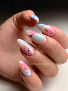 Short Almond Dip Nails Summer, Inbuilt Nail Art, Nails Art Designs, Nails Yellow, Nails 2023, Classy Nails, Fancy Nails, Chic Nails, Short Acrylic Nails