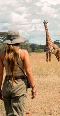 Safari Holiday Outfit, Wildlife Outfit Women, South Africa Photos, Wildlife Biologist Outfit, Safari Inspired Outfit Women, Trip To Africa Outfit, South Africa Trip Outfits, Tanzania Outfit Ideas, Kenya Safari Outfit