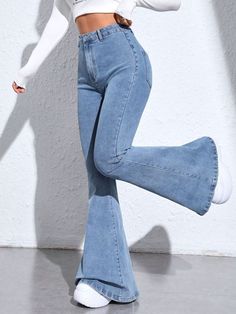 Flare Pants Jeans Outfit, Bellbottom Jean Outfits, Bellbottom Pants Outfits, High Waisted Flared Jeans, Baggy Jeans For Women, Smart Casual Women Outfits, Types Of Jeans, Casual Preppy Outfits