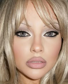 2000s Makeup Looks, Real Y2k, Ideal Makeup, Y2k Makeup, Swift Tour, Ethereal Makeup