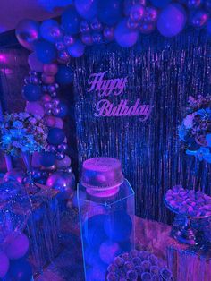 aniversário tema euphoria Purple And White Sweet 16 Ideas, Euphoria Tema, Euphoria Birthday Party Ideas, Euphoria Party Ideas, Sweet 16 Winter Wonderland, High School Graduation Party Decorations, Sweet 15 Party Ideas Quinceanera, Sweet 15 Party Ideas