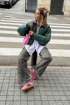 Gazelle Indoor Bliss Pink Purple Looks Adidas, Leopard Print Jeans, Looks Pinterest, Leopard Print Pants, Leopard Pants, Adidas Outfit