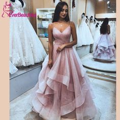 Outfit Ideas For Graduation, Red Evening Gowns, Prom Dresses Long Pink, Trendy Prom Dresses, 2020 Prom Dresses, Formal Ball Gown, Gaun Fashion, Graduation Dresses, Tulle Ball Gown