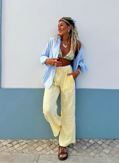 Outfit Ideas Yellow Pants, Beachy Style Outfits, Yellow Pants Outfit, Summer Pants Outfits, Yellow Pants, Girls Summer Outfits, Style Inspiration Summer, Modest Fashion Outfits