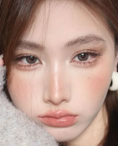 Peach Makeup Look, Hd Make Up, Asian Makeup Looks, Peach Makeup, Doll Eye Makeup, Makeup Face Charts