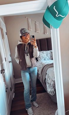 #carhartt #punchy #western #heydudes Fall Outfits Women Country, Carhartt Country Outfits, Carhartt Outfit Ideas, Outfits With Bootcut Jeans Country, Country Everyday Outfit, Outfit Ideas For School Western, Winter Carhartt Outfits, Call Western Outfits, First Date Outfit Western