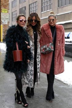 That WINTERFASHION TRENDS is so sweet . Like it! 🌟💋👚  👖  💄 💋 👢  👜 🕶💕 #winterfashiontrends Best Winter Coats, Coats Fashion, Fashion Week Outfit, New York Street Style, New York Fashion Week Street Style, Winter Street, Three Women, Style Winter