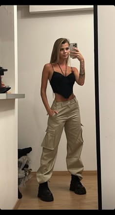 Cargo Pant Outfits, Pant Outfits, Fiesta Outfit, Night Out Outfit, Inspo Outfit, Cargo Pant, Looks Vintage