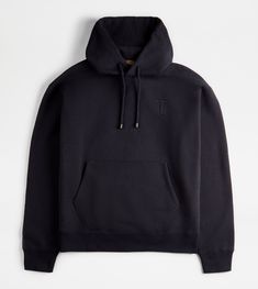 Sweatshirt in cotton with pouch pocket and drawstring adjustable hood. Enriched by the Tod's monogram embroidered on the front, it interprets an easy and refined urban taste at once. Easy E, Top Polo, City Shorts, Balenciaga Triple S, Custom Watch, Summer Beach Wear, Dress Watch, Espadrille Shoes, Cotton Hoodie