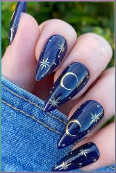 Sapphire Blue Nails Design, Nail Designs Dark Colors Classy, Night Court Nail Art, Navy Blue Halloween Nails, Navy Blue Celestial Nails, Navy Nail Ideas Dark Blue, Blue Witchy Nails, Nail Art Themes Ideas, Velaris Nail Art