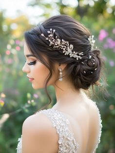 Hairdo Wedding The Bride, Front Curls Hairstyles, Side Curls Wedding Hair, Side Swept Hairstyles Wedding, Side Bun Hairstyles Wedding, Side Hairstyles Wedding, Side Bun Updo, Half Up Half Down Styles, Bun Braids