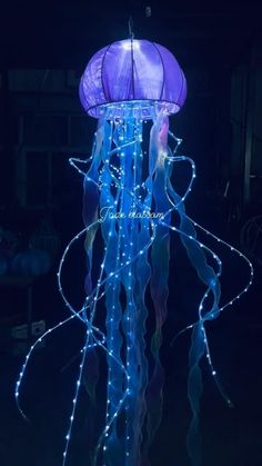 Été 2024 : "Découvrez les tendances veilleuse  de l'été 2024 avec nous !
1.Jellyfish:
   "Idées déco inspirées des méduses pour un été 2024 magique et lumineux. Apportez une touche marine élégante à votre intérieur."
2. Plant:
   - "Tendances plantes d'intérieur pour un été 2024 rafraîchissant. Transformez votre maison avec ces idées verdoyantes."
3. Aquarium:
   "Inspirez-vous des aquariums pour créer un coin aquatique apaisant et design chez vous cet été 2024. Découvrez nos idées tendance." Jellyfish Totem Festival, Diy Glowing Jellyfish, Jellyfish Home Decor, How To Make Jellyfish Lanterns, Diy Hanging Jellyfish, Diy Jellyfish Lamp, Jellyfish Light Diy, Jellyfish Lamp Diy, Hanging Jellyfish Decor