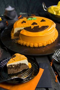 there is a cake that has been decorated to look like a jack - o'- lantern