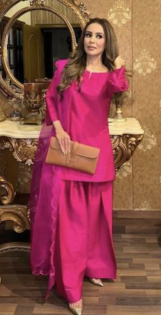 2024 Pakistani Dress, Viscose Dress Designs, Kurti Shalwar Design, How To Style Suits Women, Plazoo Suite Design Latest, Stylish Pakistani Outfits, University Outfit Ideas Casual, Suit Gala Design, Shalwar Kameez Designs For Women