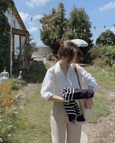 Oversized White Shirt, Casual Hijab, Casual Hijab Outfit, Causual Outfits, Hijab Outfit, White Pants, Fashion Sense, Simple Outfits, White Shirt