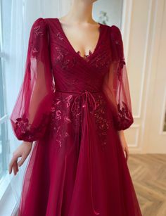 Burgundy Ball Gown For Evening, Elegant Burgundy Tulle Evening Dress, Elegant Dresses Classy Rich, Maroon Ball Gowns, Starfall Ball, Maroon Gowns, Maroon Gown, Party Wear Gowns