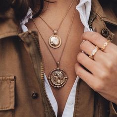 Guru Outfits, Layering Ideas, Vintage Chain Necklace, Layered Coin Necklace, Star Necklace Gold, Bohemian Vibes, Stacked Necklaces, Coin Pendant Necklace