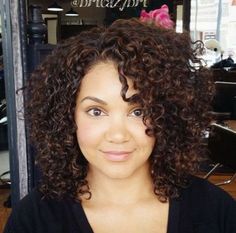 black curly hairstyle Black Curly Hair Cuts, Bob Natural Curly Hair, Curly Hair Cuts For Women, Curly Lob, Hair Cuts For Women, Bob Haircut Curly, French Bob, Natural Curly Hair