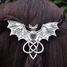 Gothic Bat Hairpin: Perfect Witchy Hair Accessory for Halloween 🦇 Transform your look with our Gothic Bat Hairpin! This Halloween Bat Barrette is the ultimate witchy hair accessory, perfect for adding a touch of enchantment and mystery to any outfit. Whether you're dressing up for a Halloween party or looking to add a bit of gothic flair to your everyday style, this hairpin is a must-have. Why Choose Our Gothic Bat Hairpin? 🌙 Unique Design: Featuring a beautifully crafted bat design, this barr Bat Hair Accessories, Witch Accessories Jewelry, Spooky Hair, Gothic Hair Accessories, Witchy Hair, Aegon Ii Targaryen, Witch Hair, Witch Accessories, Vampire Clothes